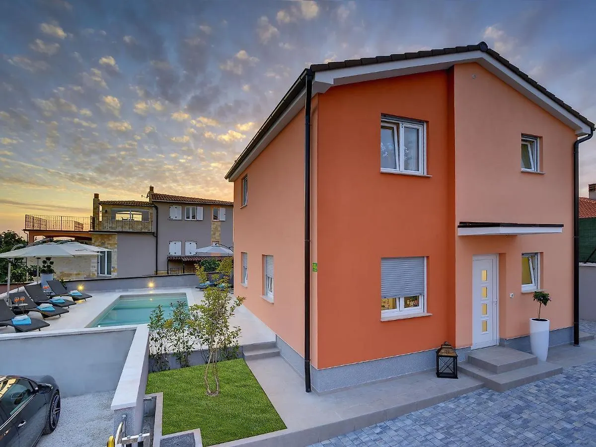 Modern Villa With Pool And Parasol In Pula