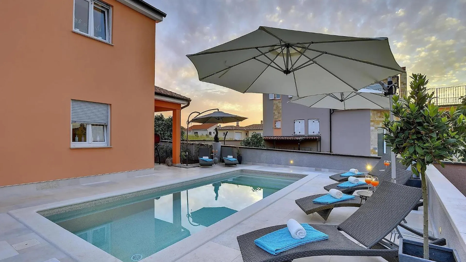 Modern Villa With Pool And Parasol In Pula