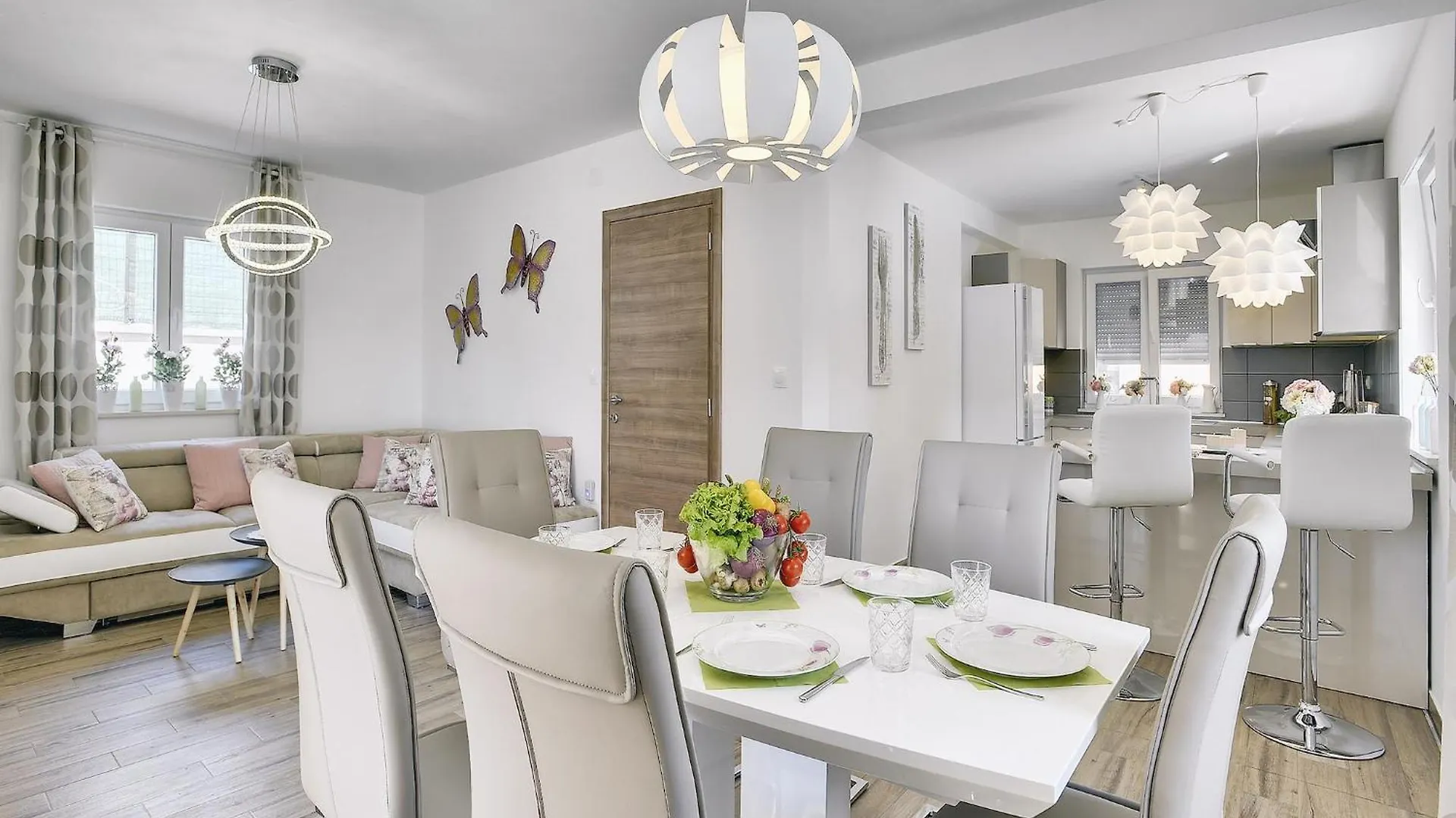 Modern Villa With Pool And Parasol In Pula